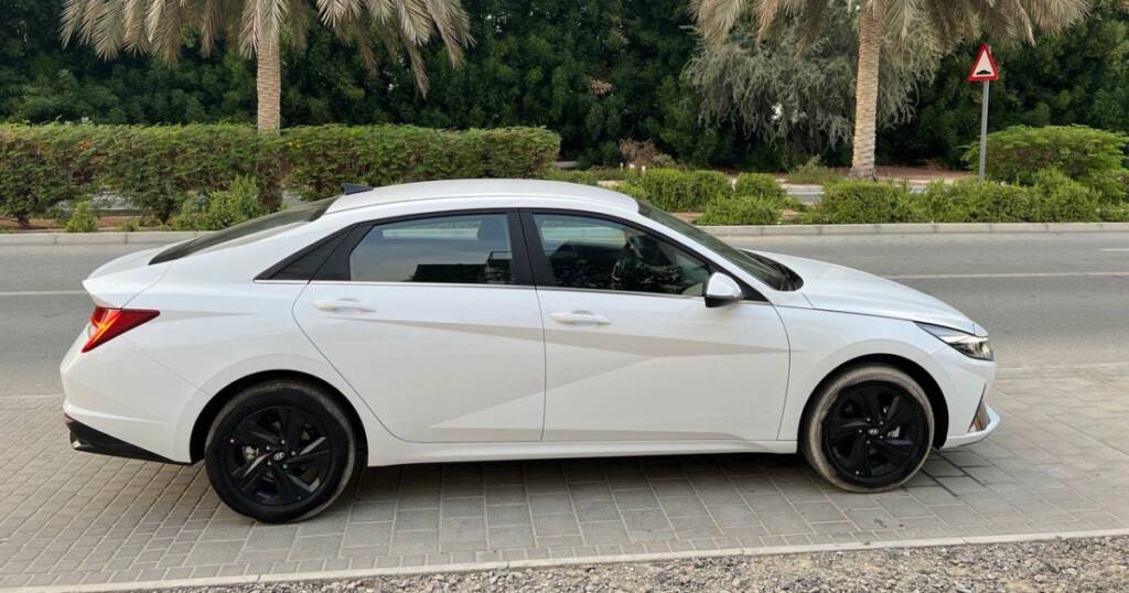 Dubai Hyundai Elantra driving