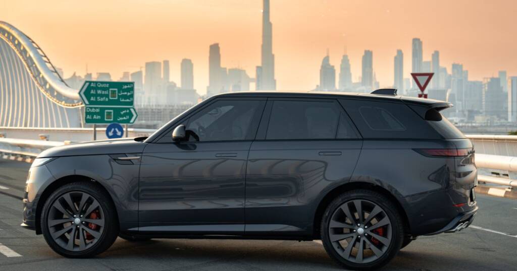 How to rent a Range Rover in Dubai with DRC.