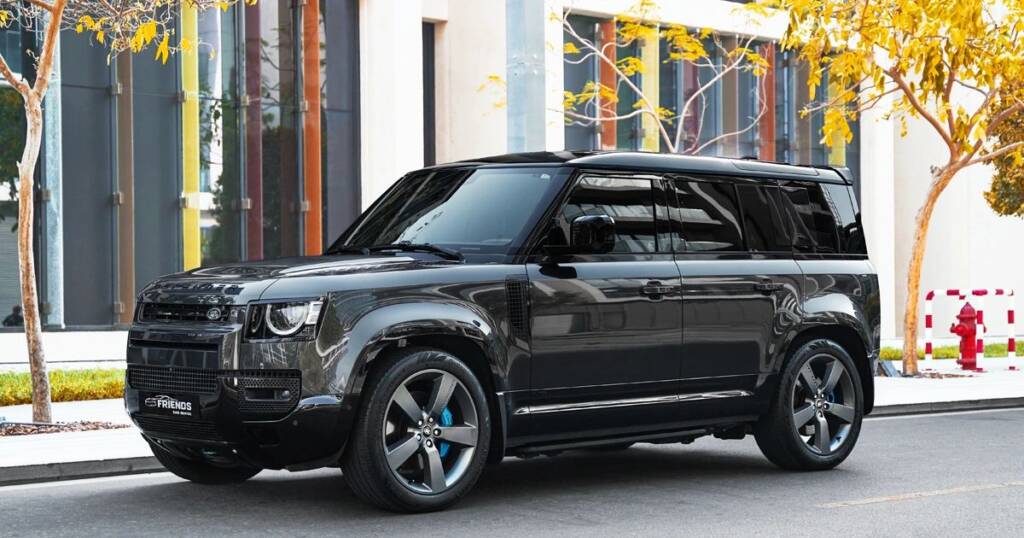 Land Rover Defender rent in Dubai: brief overview.